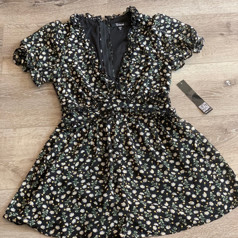 Trixxi Black Romper with White and Yellow Daisy Print size S
